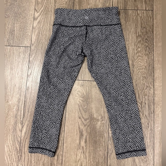 🍋 LULULEMON Wunder Under Crop III - Scatter Star Arctic Grey/Black (Size 6) 🍋 - Picture 4 of 7